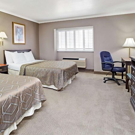 Days Inn By Wyndham West Covina Kültér fotó