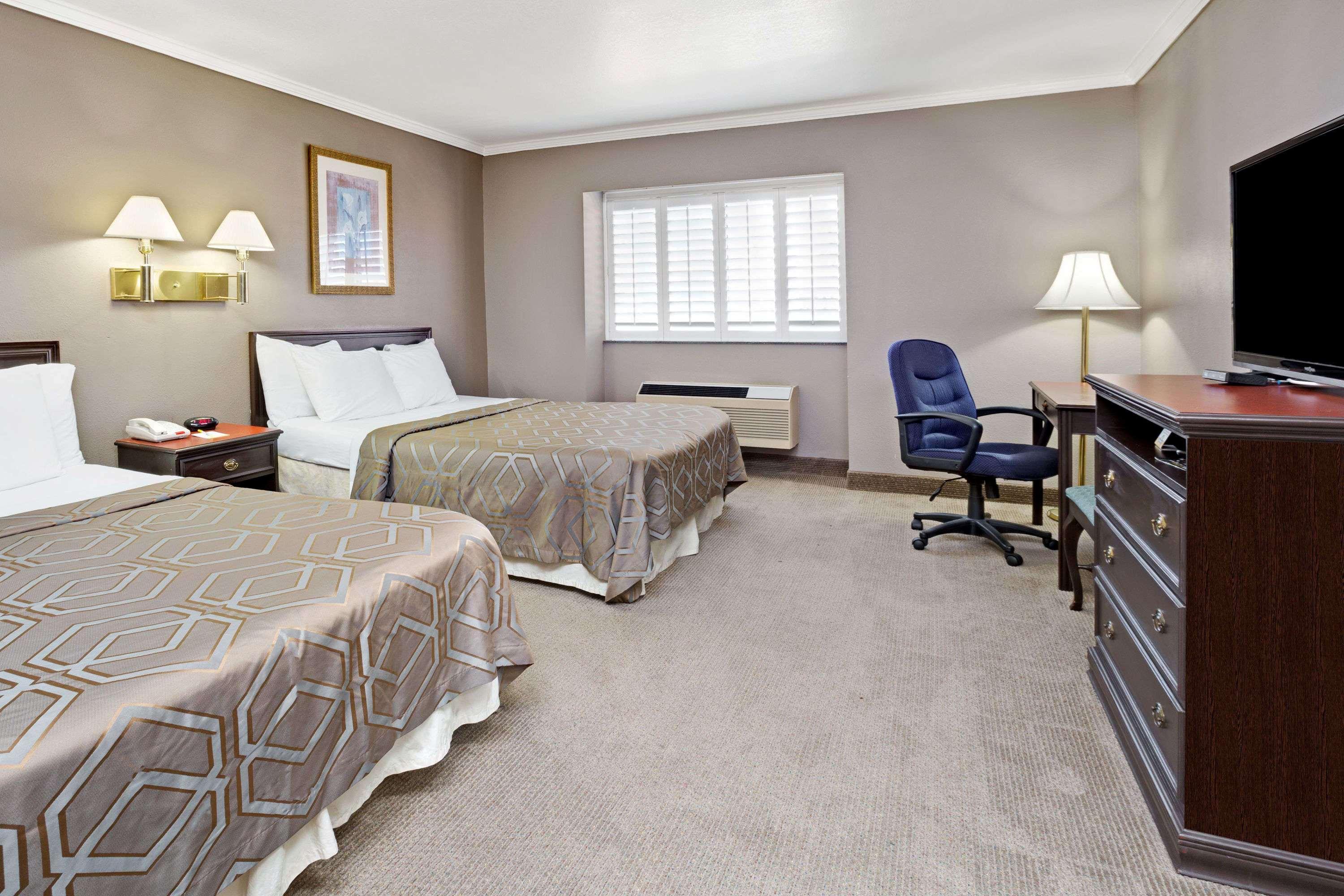 Days Inn By Wyndham West Covina Kültér fotó