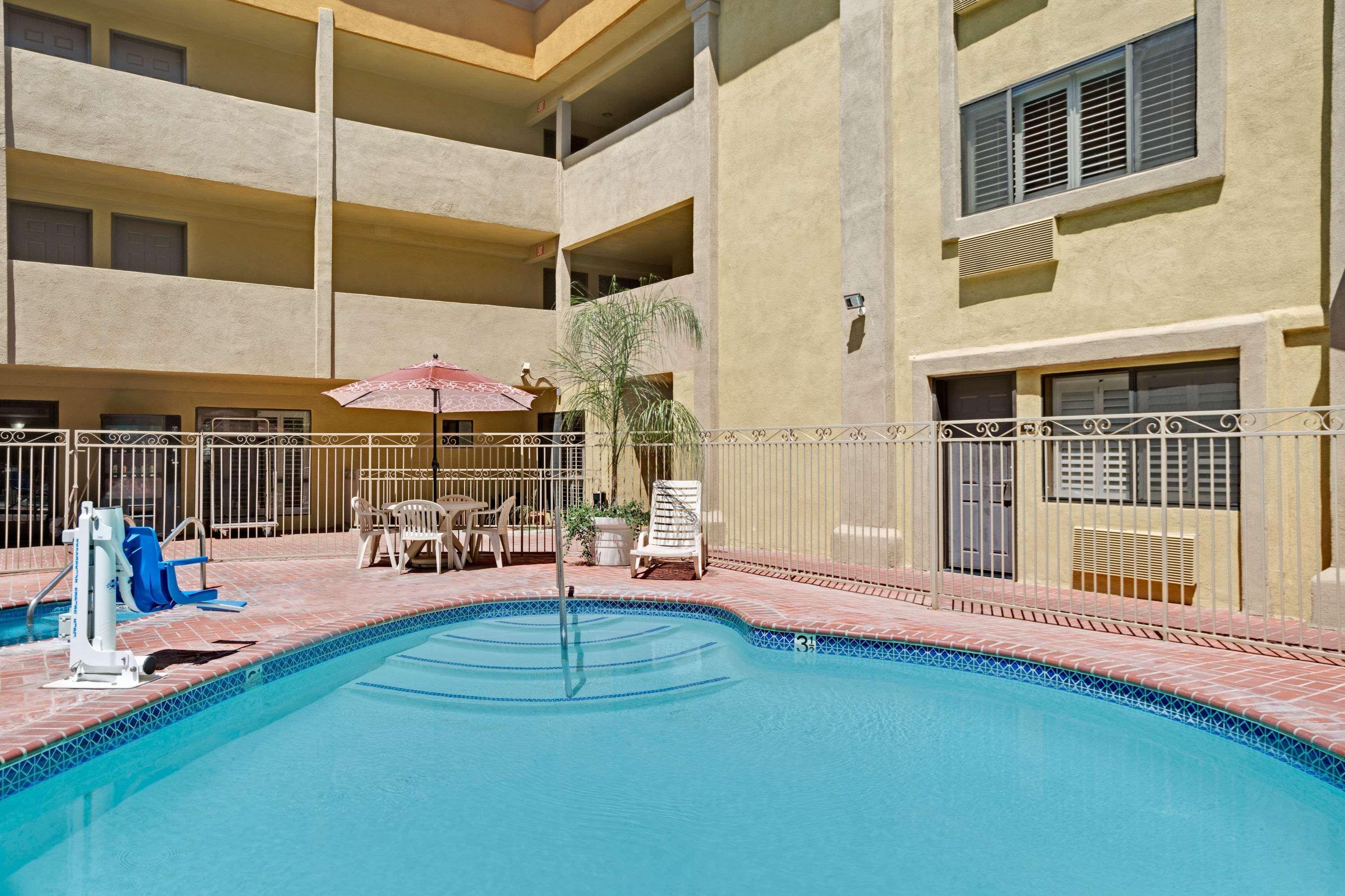 Days Inn By Wyndham West Covina Kültér fotó